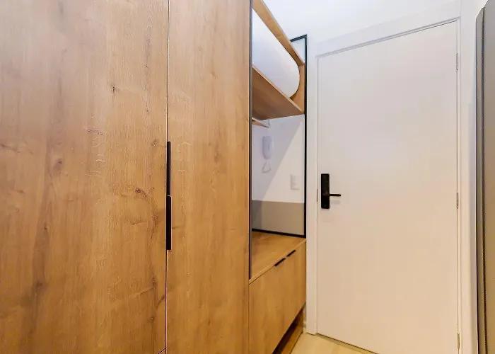 Prédio novo próximo ao parque Barigui com coworking e lavanderia Curitiba, Brasil