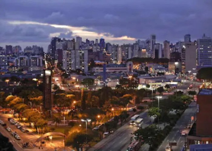 Rede Andrade Vernon Curitiba, Brasil